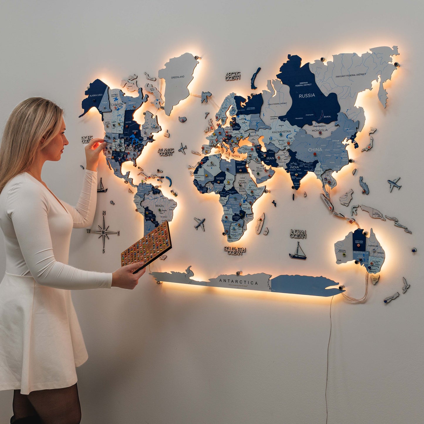 3D LED / LUMINOUS Wooden World Map 3.0 Aqua